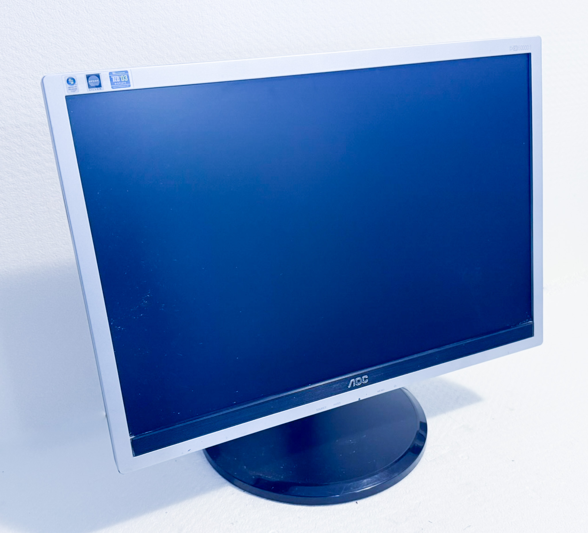 AOC 2219P2 – 22'' Full HD LED poslovni monitor z nastavljivim stojalom in VGA/DVI priklopom