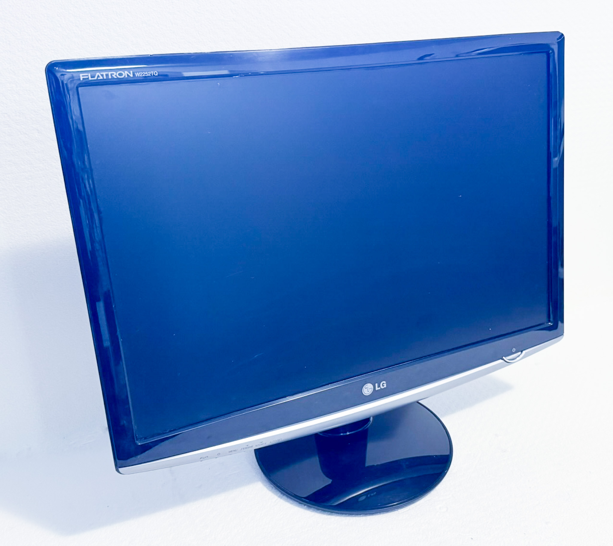 LG Flatron W2252TQ – 22'' Wide LCD monitor z DVI in VGA priklopom (Full HD)