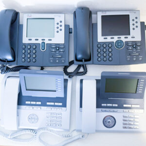 Komplet poslovnih IP telefonov – Cisco 7962, Cisco 7965 in Siemens OpenStage 40T (2x)